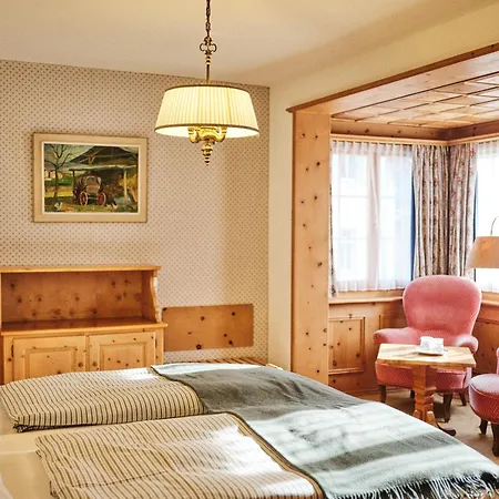 Hotel Hotel Chesa Grischuna 4*