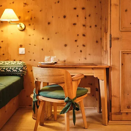 Hotel Chesa Grischuna 4*