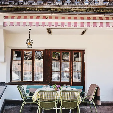 Hotel Chesa Grischuna 4*
