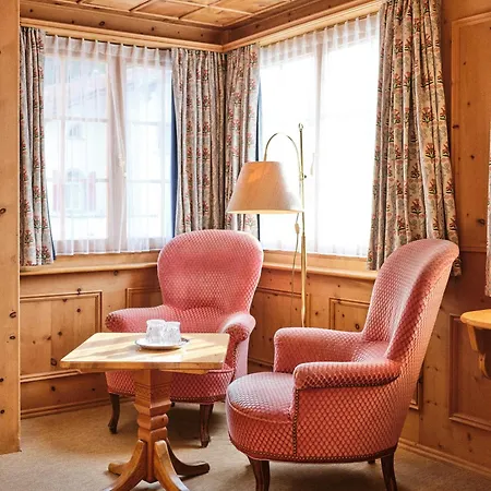 Hotel Chesa Grischuna 4*