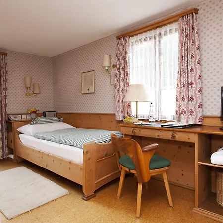 Hotel Chesa Grischuna 4*