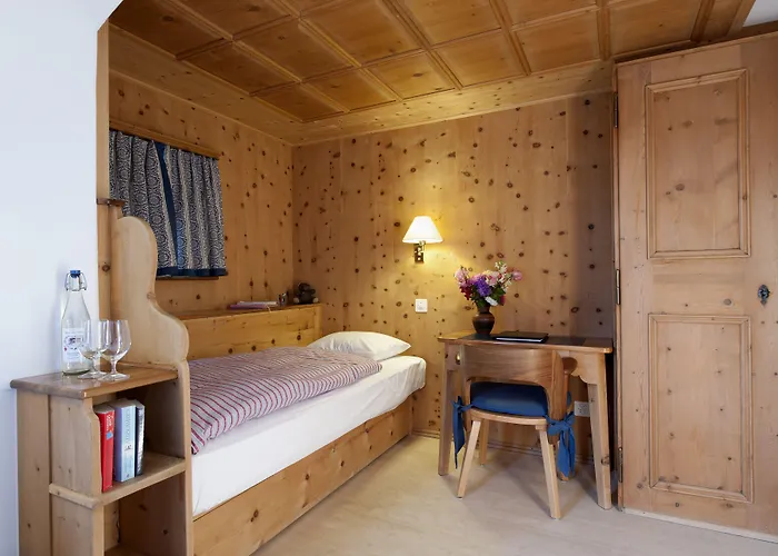 Hotel Chesa Grischuna 4*