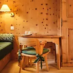 Hotel Hotel Chesa Grischuna 4*