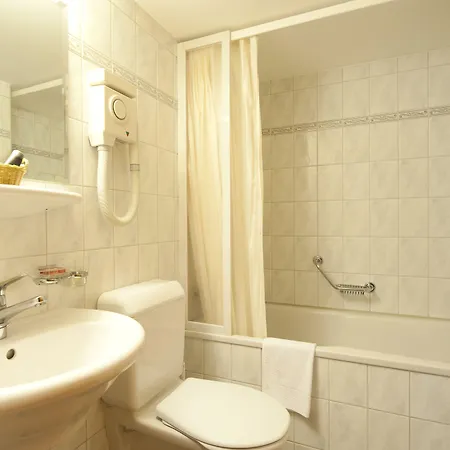 ホテル Chesa Grischuna