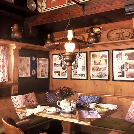 Chesa Grischuna ホテル