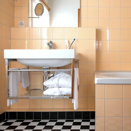 ホテル Chesa Grischuna 4*