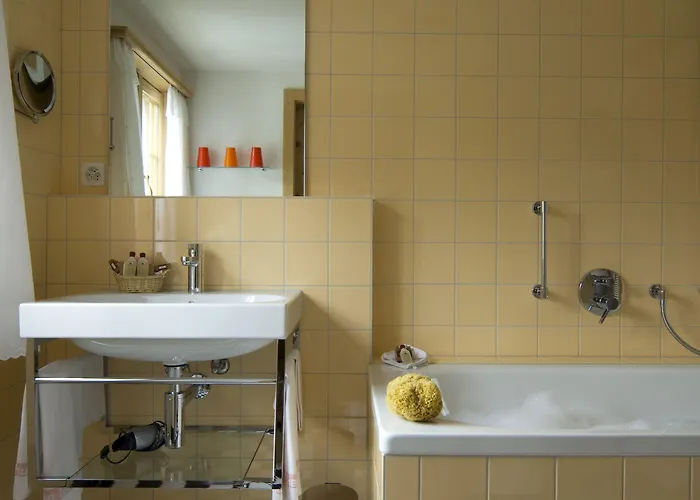 Chesa Grischuna Szálloda 4*