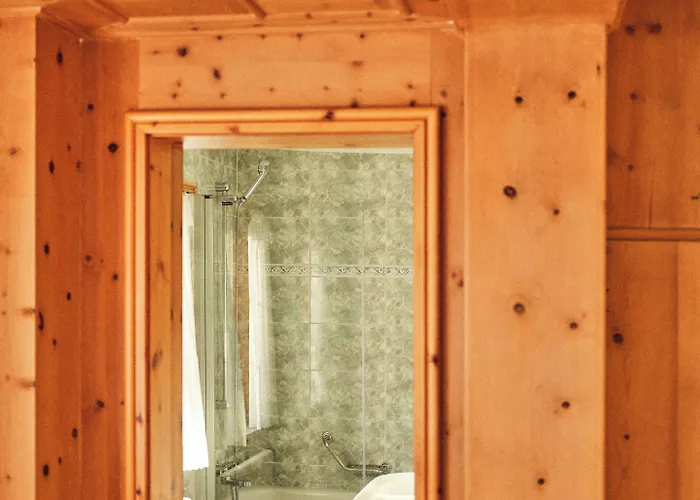 Chesa Grischuna Szálloda 4*