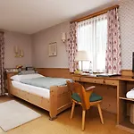 Hotel Chesa Grischuna 4*